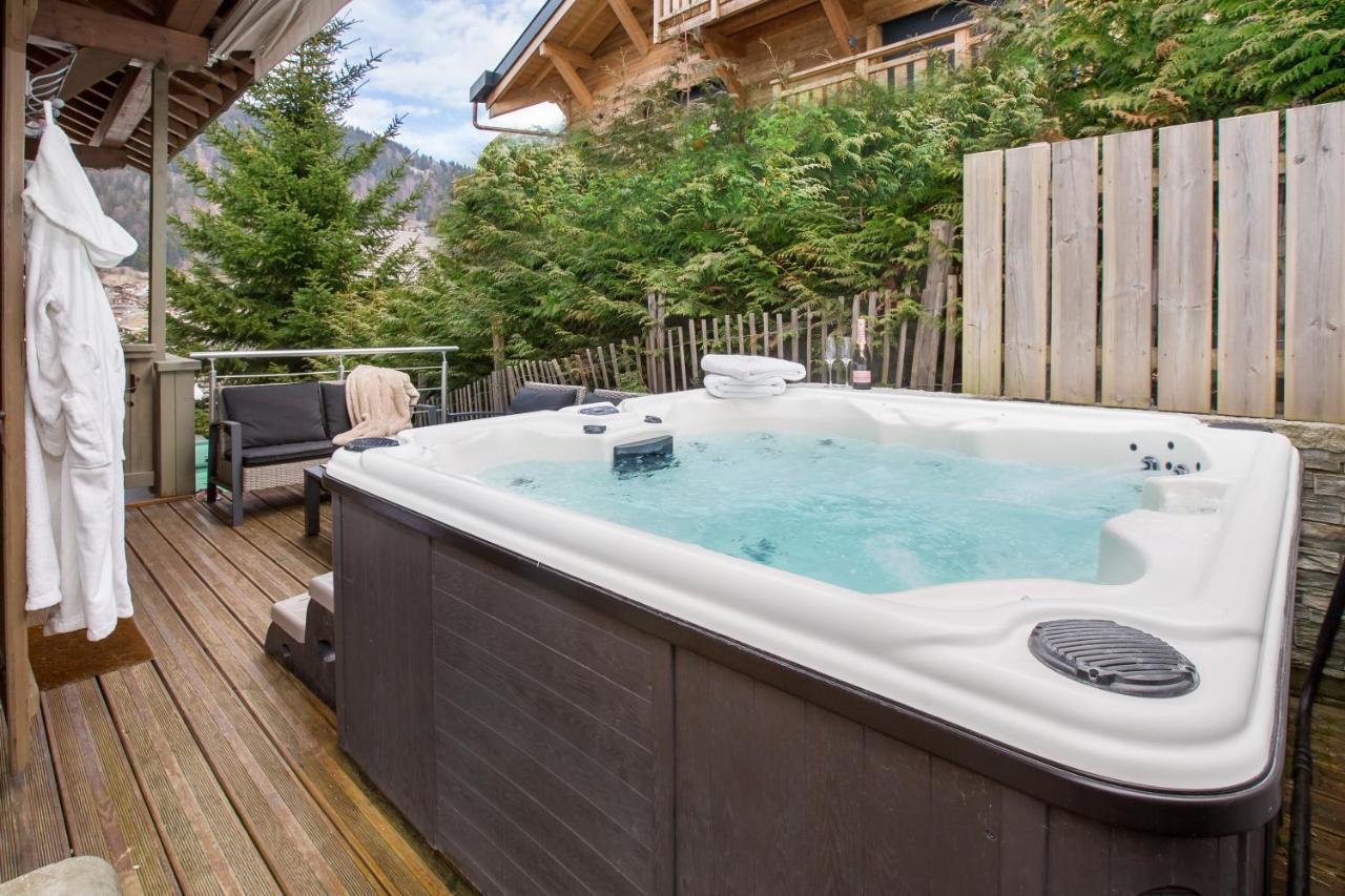 Chalet Muguet Gauche With Hot Tub Sleeps 10 Central Morzine Exteriör bild