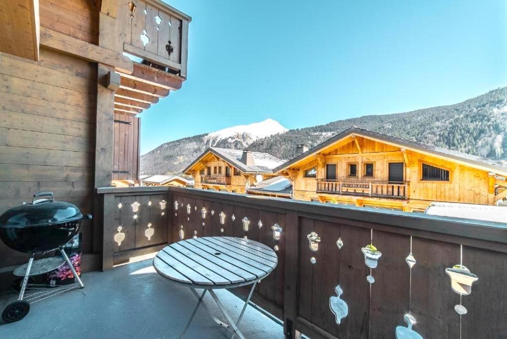 Chalet Muguet Gauche With Hot Tub Sleeps 10 Central Morzine Exteriör bild