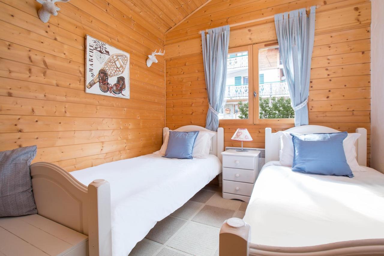 Chalet Muguet Gauche With Hot Tub Sleeps 10 Central Morzine Exteriör bild