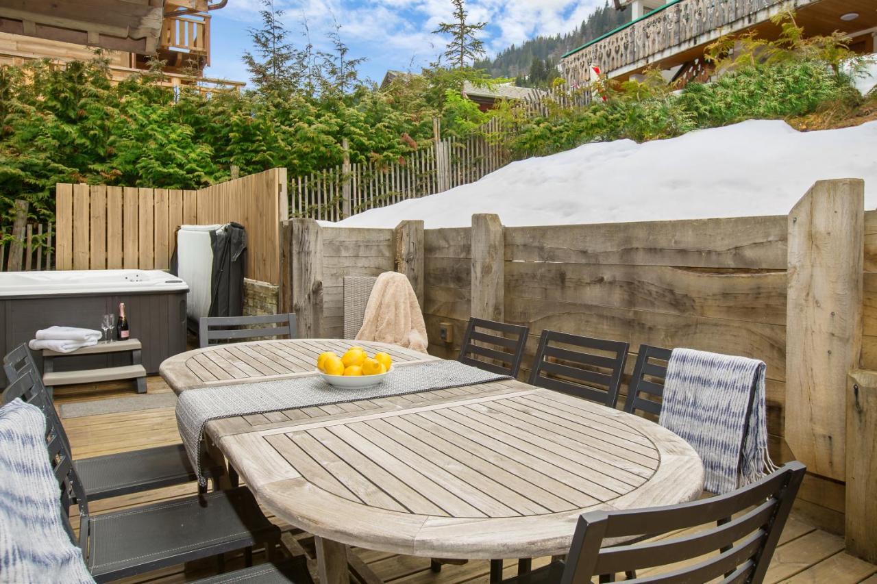 Chalet Muguet Gauche With Hot Tub Sleeps 10 Central Morzine Exteriör bild
