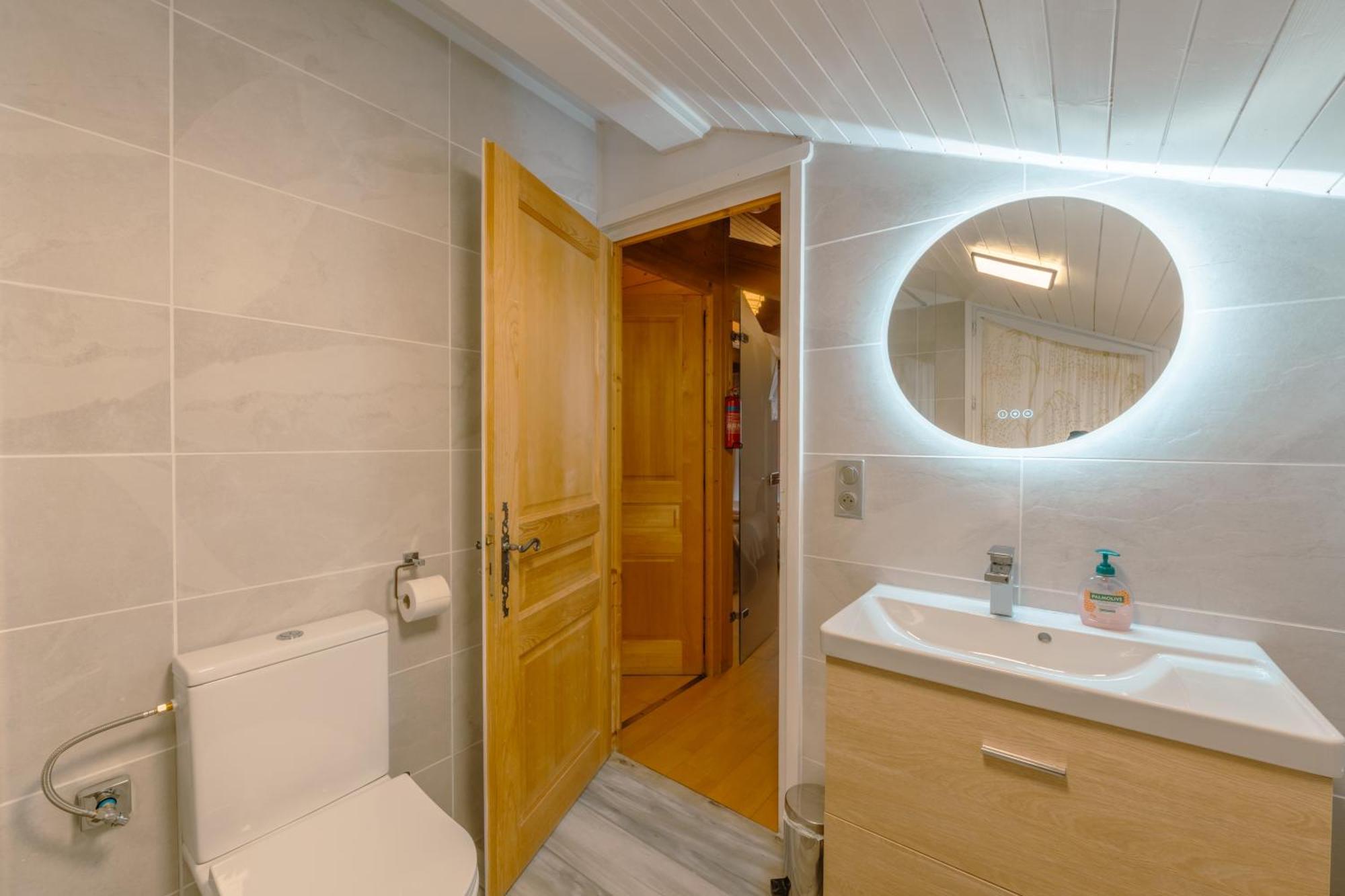 Chalet Muguet Gauche With Hot Tub Sleeps 10 Central Morzine Exteriör bild